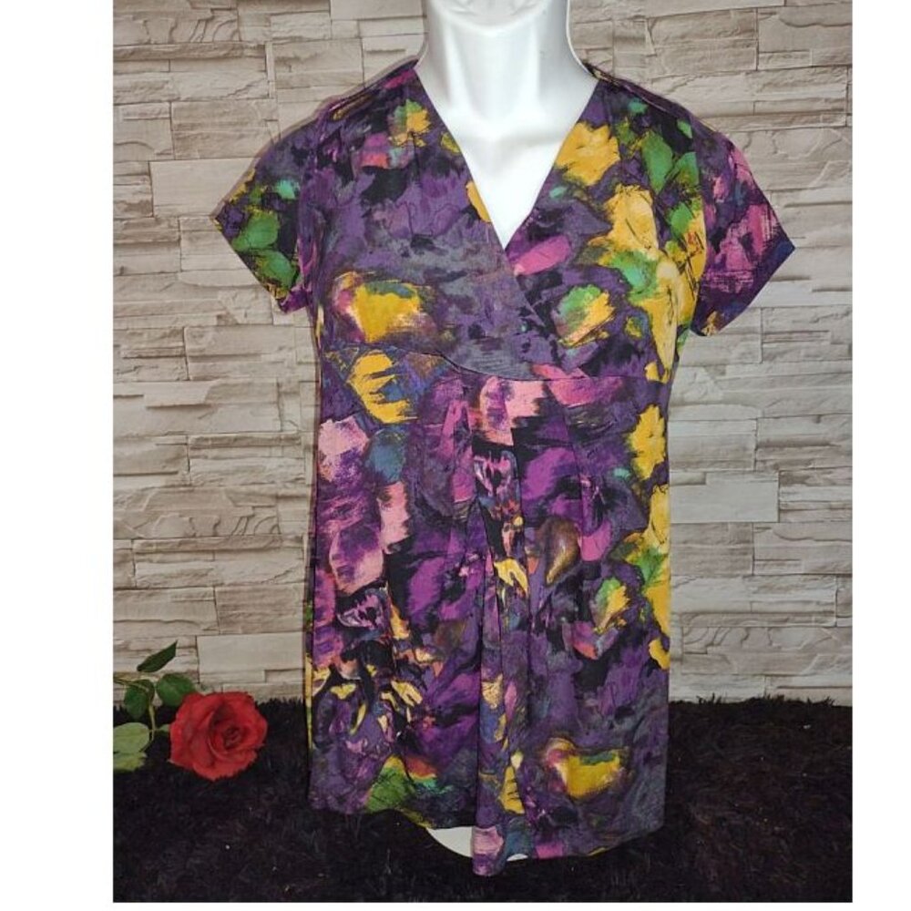 Daisy Fuentes Colorful blouse in size Large